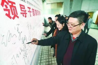 保時捷女車主一巴掌，童所長被免職，被“坑”的丈夫冤不冤？